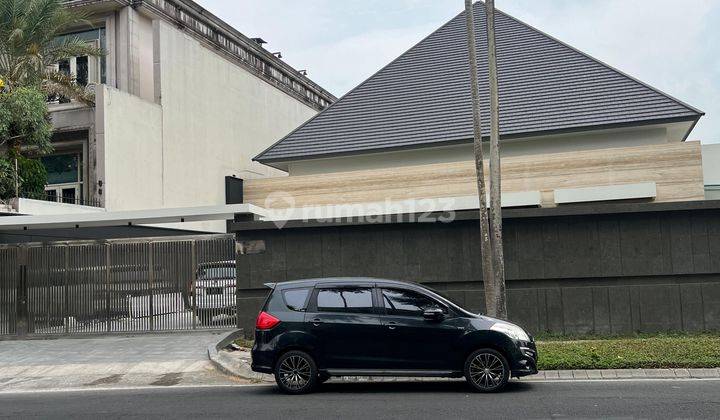 Rumah Sultan Baru Lokasi Premier Di Citraland Surabaya Barat. Golf View dan posisi di nol jalan. Cocok Untuk Keluarga Besar, Lokasi dekat dengan Graha Famili, Gwalk,  Pakuwon Mall dan Pakuwon Indah. 1