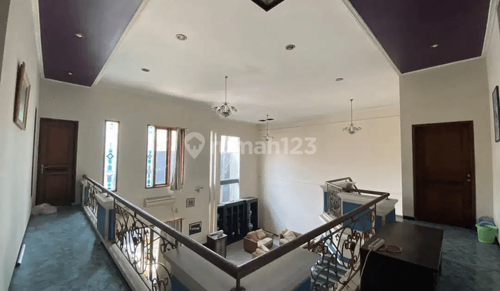 Rumah 2 Lantai Butuh Renovasi Semi Furnished di Pakuwon Indah, Surabaya. Dekat Dengan Pakuwon Mall Ptc, Graha Famili, Citraland. Perumahan Dengan One Gate System 24 Jam 2