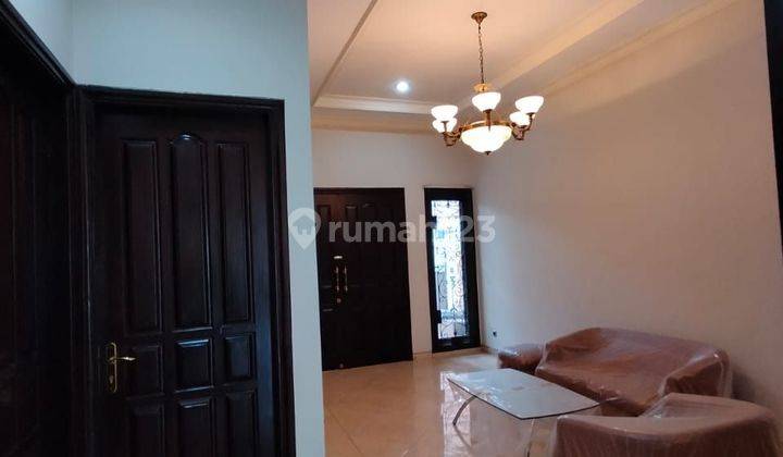 Rumah Mewah Siap Huni 2 Lantai Lokasi Boulevard Raya Bukit Telaga Golf Minimalis. Dekat dengan Superindo, Gwalk, Mimi School, Konjen Amerika, Pakuwon Mall 2