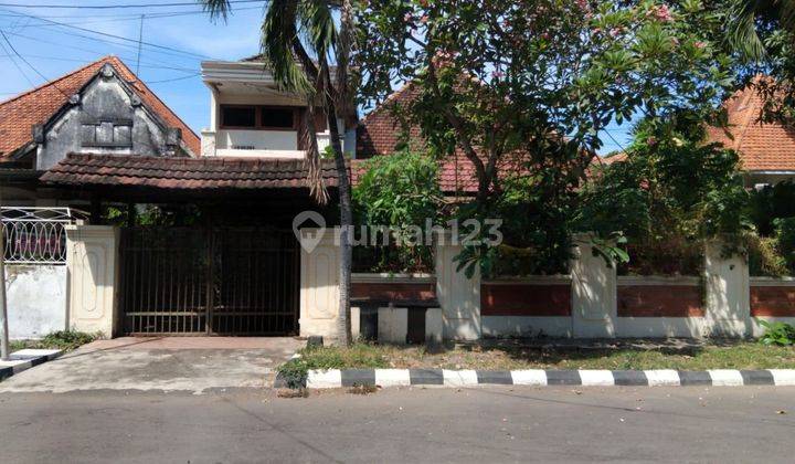 Rumah Cocok Untuk Usaha di Jalan Barito Harga Under Market Nego Sampai Deal. Lokasi Strategis Dekat Pusat Kota Surabaya, kawasan ramai usaha resto cafe. Dekat Raya Darmo Pusat Perkantoran. 1