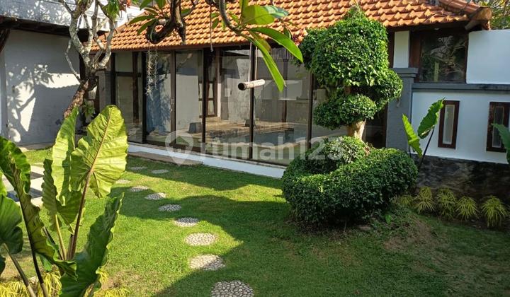Villa in Villa & Commercial Area in Petitenget, Seminyak - Bali