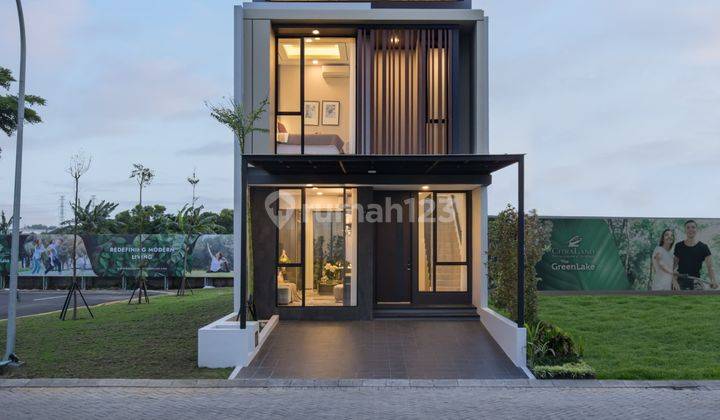 RUMAH 1M-an DI CITRALAND THE GREEN LAKE, SURABAYA BARAT 1