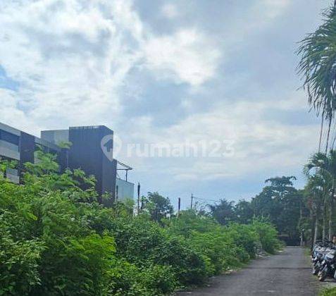 LAND IN A VILLA ENVIRONMENT IN BUMBAK, UMALAS - BALI 1