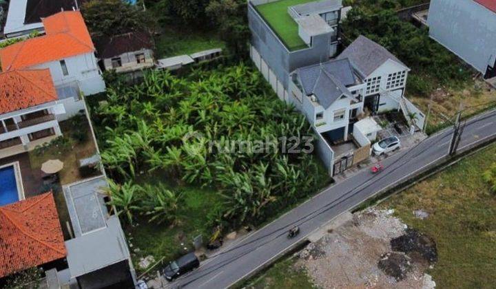 RARE AND COMMERCIAL LAND ON THE MAIN ROAD OF BERAWA, CANGGU - BALI 1