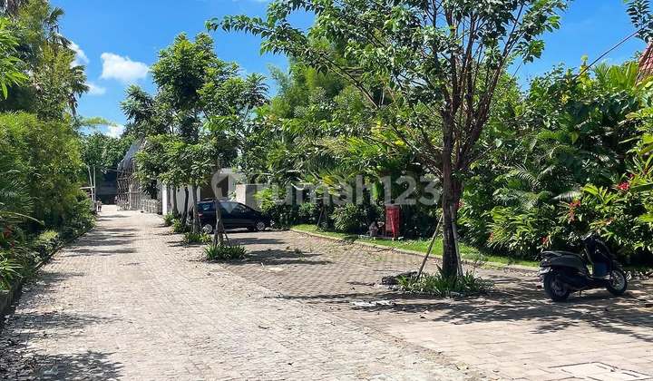 Tanah Kecil Buc di Kawasan Villa Elit Berawa, Canggu - Bali