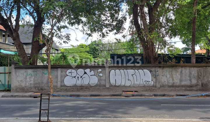 Tanah Langka di Kawasan Pantai Kedonganan, Jimbaran- Bali Tanah Langka di Kawasan Pantai Kedonganan, Jimbaran- Bali