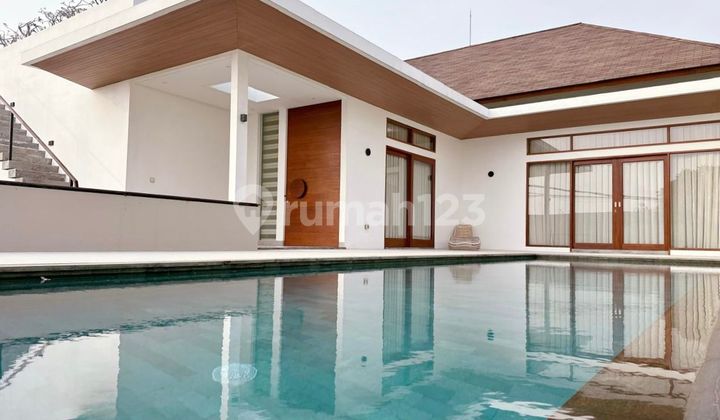 Villa Dekat Pantai Berawa & Area Komersial Di Canggu, Bali