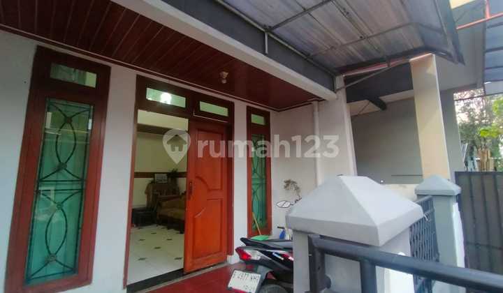 Rumah 2 1/2 Lantai, SHM, Siap Huni di Griya Loka , BSD, Tangerang Selatan Rumah 2 1/2 Lantai, SHM, Siap Huni di Griya Loka , BSD, Tangerang Selatan