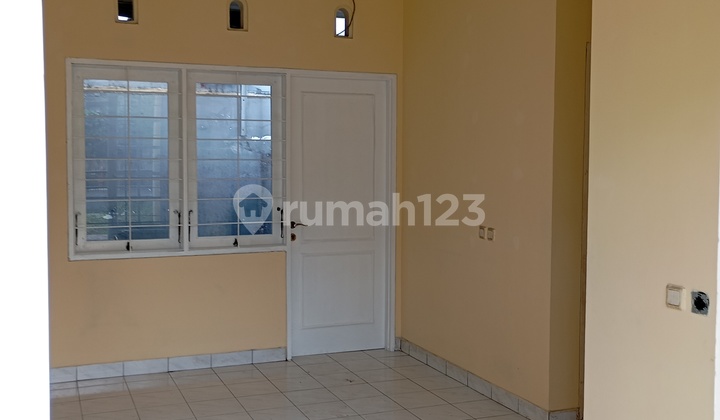 House, 1 Floor in Nusa Loka, Bsd- 2+1 Bedrooms 2