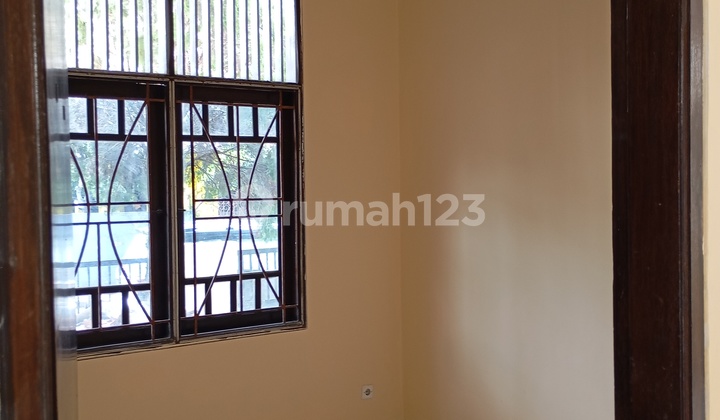 House, 1 Floor, Ready to Occupy in Villa Melati Mas, Bsd, Serpong - 3+1 Bedrooms 2