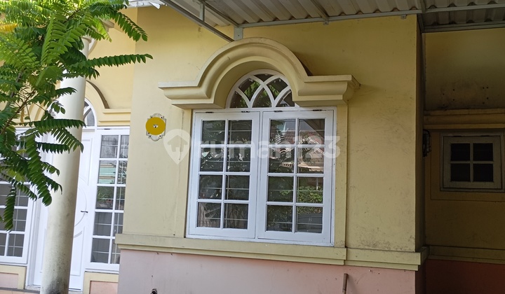 House, 1 Floor in Nusa Loka, Bsd- 2+1 Bedrooms