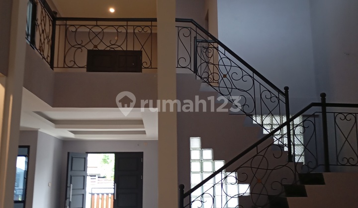 Beautiful 2-story house in BSD Griya Loka, Tangerang, with SHM certificate, move-in ready. Beautiful 2-story house in BSD Griya Loka, Tangerang, with SHM certificate, move-in ready.