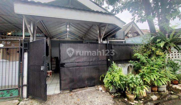 Rumah Bagus SHM di Kencana Loka, Bsd - 1,5 Lantai, Tangerang 1