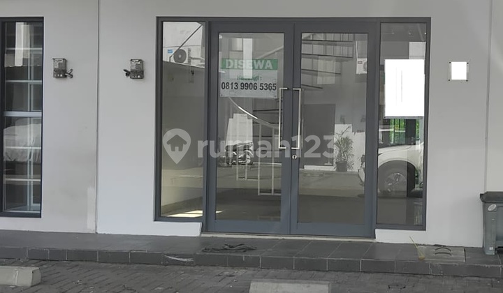 Ruko, 2 Lantai, Siap Huni di Golden Madrid, Bsd