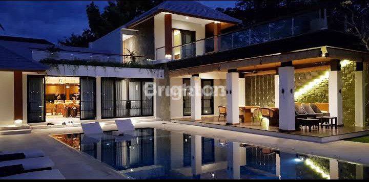 NEW FOREVER VILLA FACING THE SEA IN BENOA BALI 1