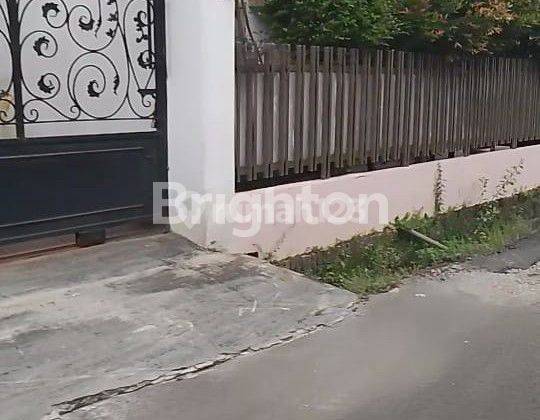 RUMAH TUA SIAP HOOK  DI PULOASEM JAKARTA TIMUR 2