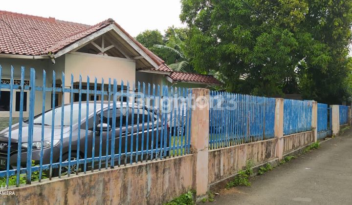 RUMAH DENGAN TANAH LUAS DI KAMPUNG MAKASAR JAKARTA TIMUR