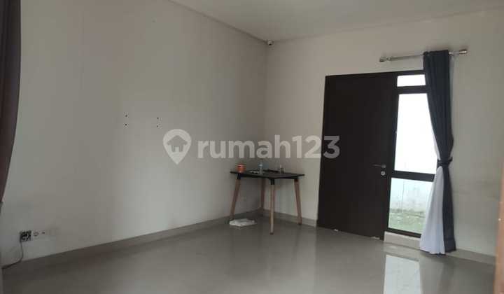 Ready-to-Occupy House for Rent in Avezza Mozia Cluster, BSD City Ready-to-Occupy House for Rent in Avezza Mozia Cluster, BSD City