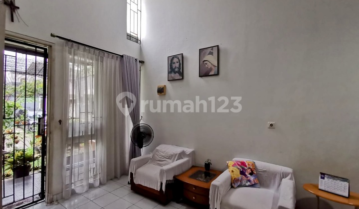 For Sale: Simplicity Icon Cluster House Renovated and Ready to Live In For Sale: Simplicity Icon Cluster House Renovated and Ready to Live In