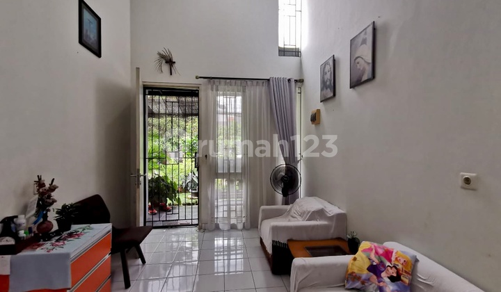 For Sale: Simplicity Icon Cluster House Renovated and Ready to Live In For Sale: Simplicity Icon Cluster House Renovated and Ready to Live In