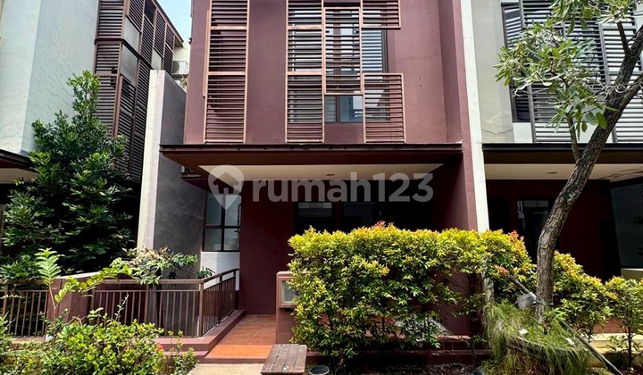 Dijual Cepat Harga Murah Rumah Tiga Lantai di Greenwich BSD City