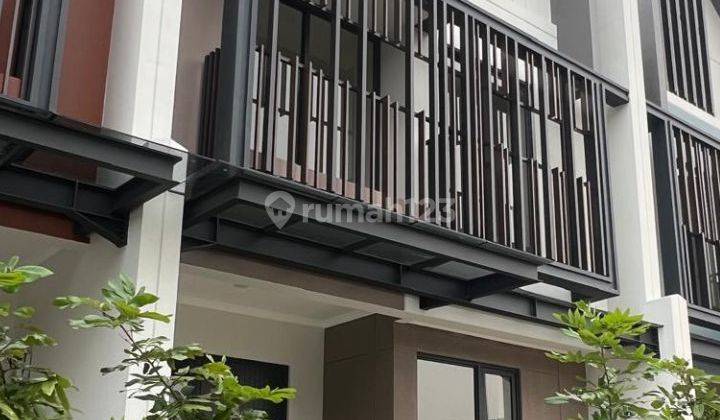 Disewakan Rumah baru 3 Lantai Leonora Summarecon gadng serpong 1