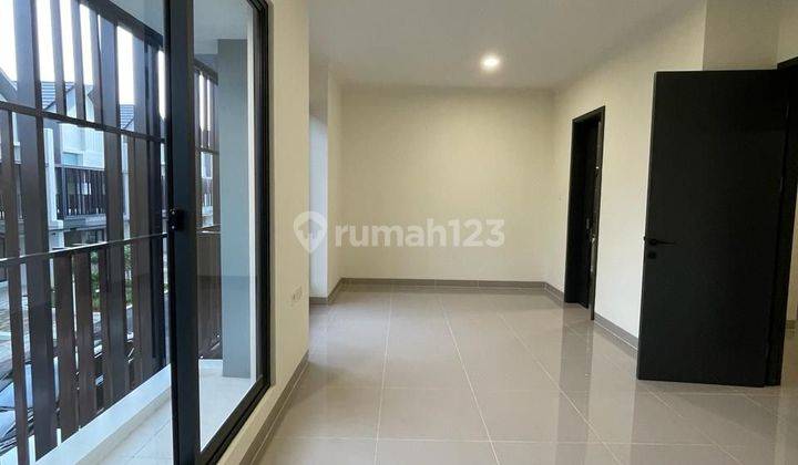 Disewakan Rumah baru 3 Lantai Leonora Summarecon gadng serpong 2