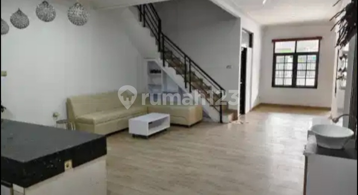 Disewakan Rumah Semi Furnis di Lokasi Strategis Disewakan Rumah Semi Furnis di Lokasi Strategis
