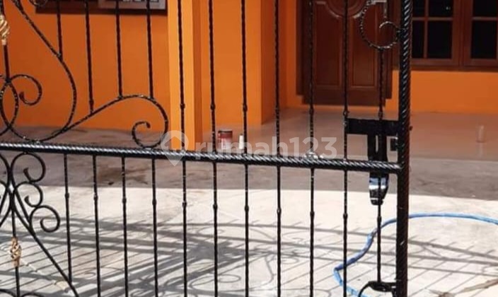 A Good and Comfortable House for Living in the Citeureup Area.