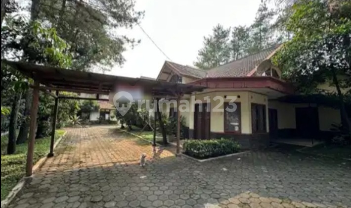 Rumah Klasik Di Tengah Kota