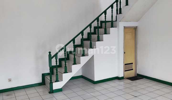 Shop House in Good Condition in a Strategic Location 2