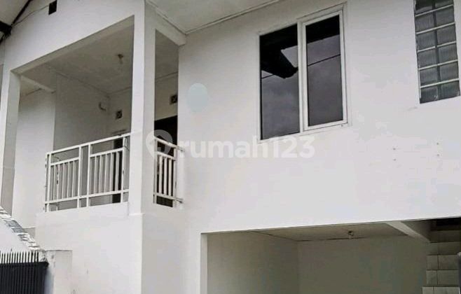 Comfortable House in Good Condition in a Serene Residential Area Comfortable House in Good Condition in a Serene Residential Area