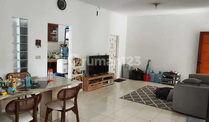 Rumah Nyaman Kondisi Bagus di Kawasan Perumahan yang Asri