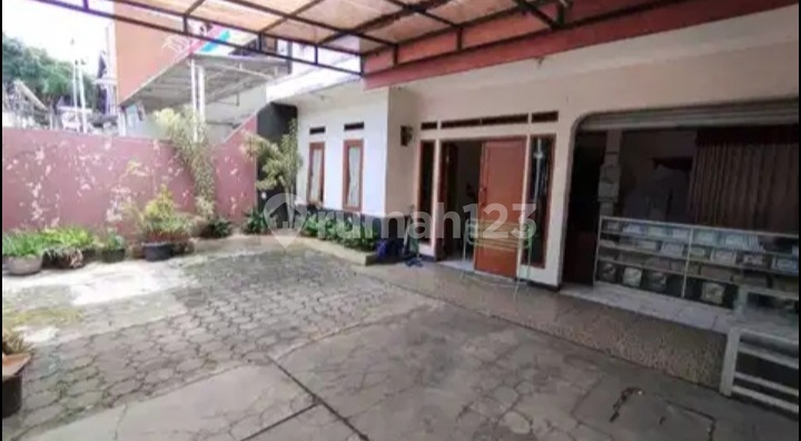 Rumah Nyaman dan Strategis di Samping Jalan Utama Rumah Nyaman dan Strategis di Samping Jalan Utama