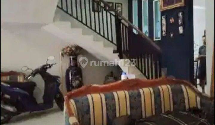 Rumah 2 Lantai Kondisi Bagus Lokasi Di Tengah Kota Yang Strategis 2