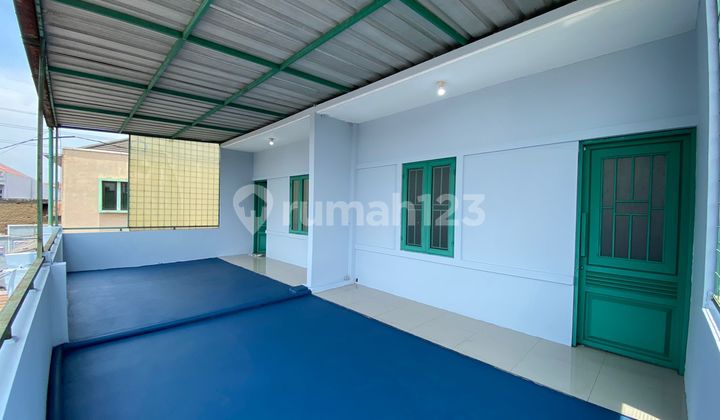 Shop House Position on Main Road in a Strategic Location 2