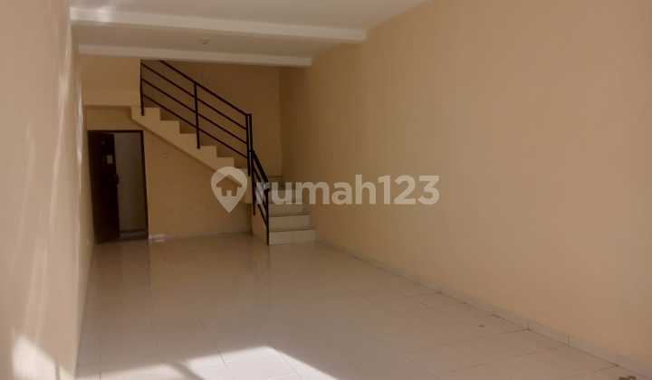 Shop House Position on Main Road in a Strategic Location Shop House Position on Main Road in a Strategic Location