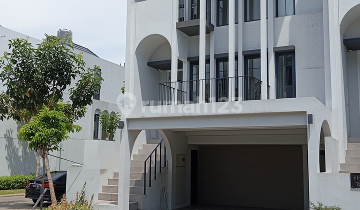 Luxurious 3-Story Hook House in Cluster Aether Greenwich Park BSD 1