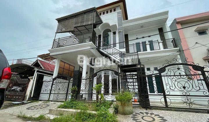 Rumah 3 lantai  di perumahan Bumi Sempaja 1