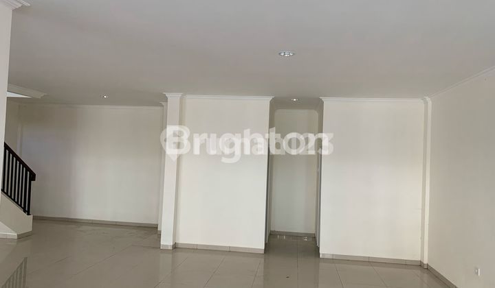 Two-door shop house for rent at Grand City. 2