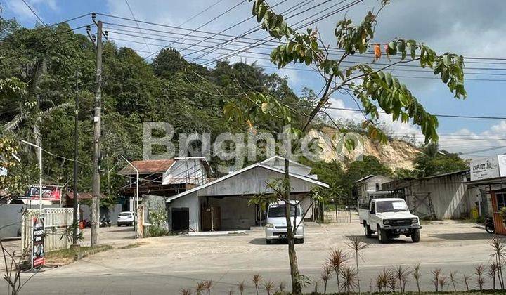 Tanah dan bangunan kecil disewakan di jalan raya Panjaitan  1