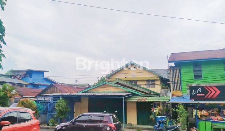 Rumah dijual cepat 2 lantai di stadion Segiri  1