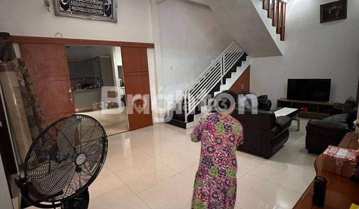 Rumah cantik dijual di jalan Biola kawasan prevab 2