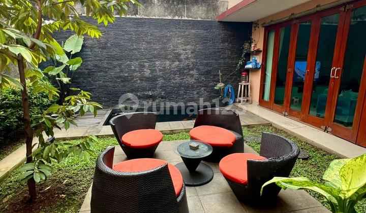 Rumah Dengan Backyard Luas Dan Dalam Cluster di Veteran