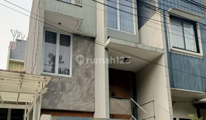 Rumah Pondok Indah Dekat Mall 3 Lantai Harga Murah 1