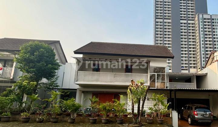 Rumah Semi Furnished 2 Lantai Sangat Terawat di Sektor 9 Bintaro