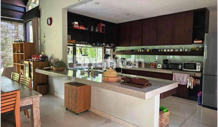 LUXURY VILLA WITH LARGE LAND IN SUKAWATI GIANYAR 2