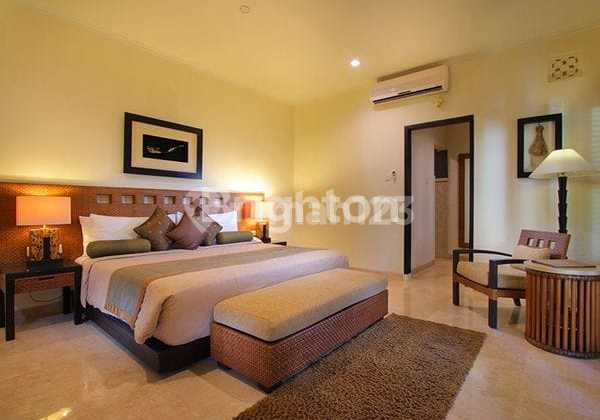 Villa 2 Bedrooms Long Lease 25 Years Near Rice Fields in Ubud
