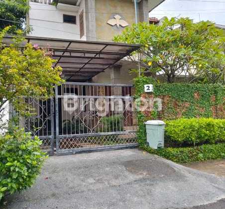 Sell 4 + 1 Bedroom House Cheap in Renon