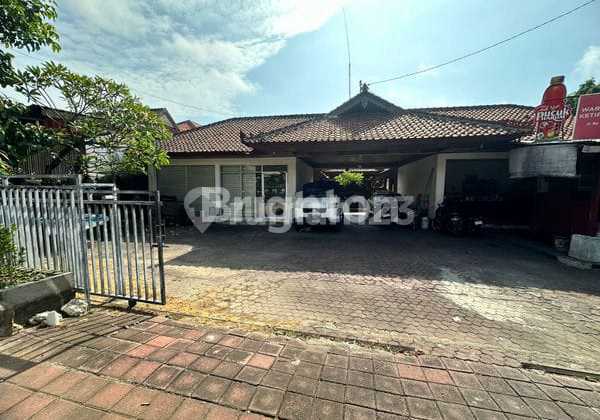 Large House, 14 Rooms for Rent and 2 Shops in Nusa Dua Large House, 14 Rooms for Rent and 2 Shops in Nusa Dua